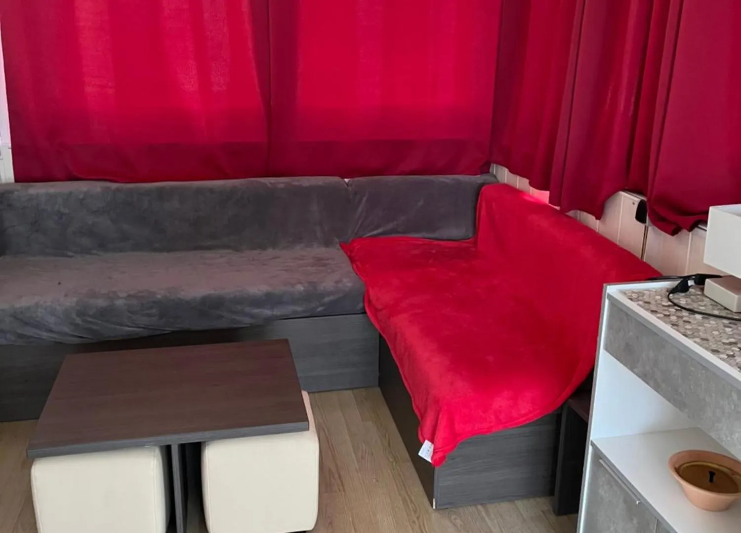 Mobil Home 200M De La Mer Hyeres Campsite